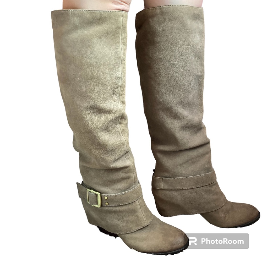 Vince Camuto Suede Knee High Boots Tan Women’s Size 7.5 Gold Buckle Wedge Heel